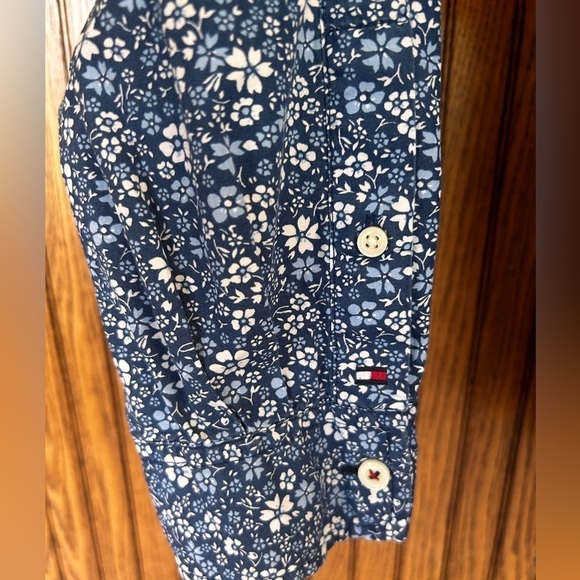 Tommy Hilfiger Women's button up collared Blue Blouse size medium - Picture 6 of 10